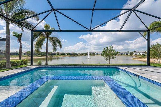 8786 Saint Lucia DR, Naples, FL 34114