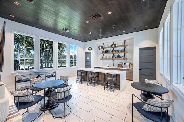 8786 Saint Lucia DR, Naples, FL 34114