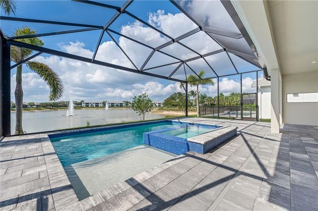 8786 Saint Lucia DR, Naples, FL 34114