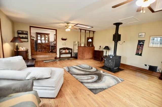 15758 County Line Road, Capron, IL 61012