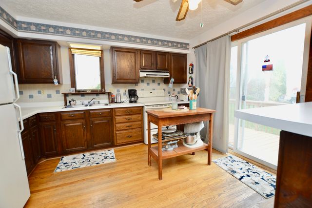 15758 County Line Road, Capron, IL 61012