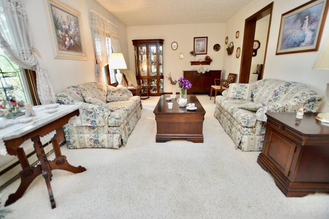 15758 County Line Road, Capron, IL 61012