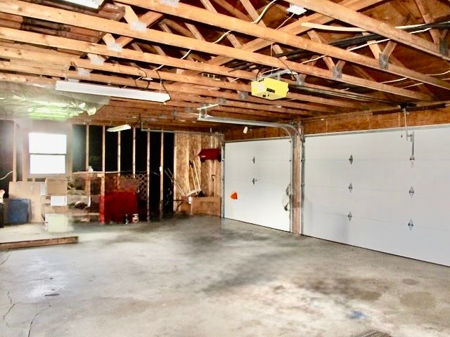 15758 County Line Road, Capron, IL 61012