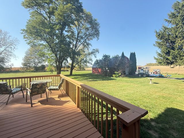 15758 County Line Road, Capron, IL 61012