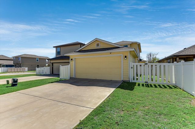 320 Craters Of The Moon BLVD, Pflugerville, TX 78660