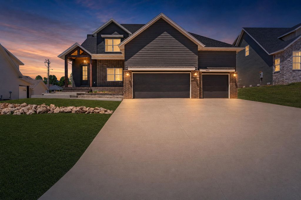 2051 E Will St., Republic, MO 65738