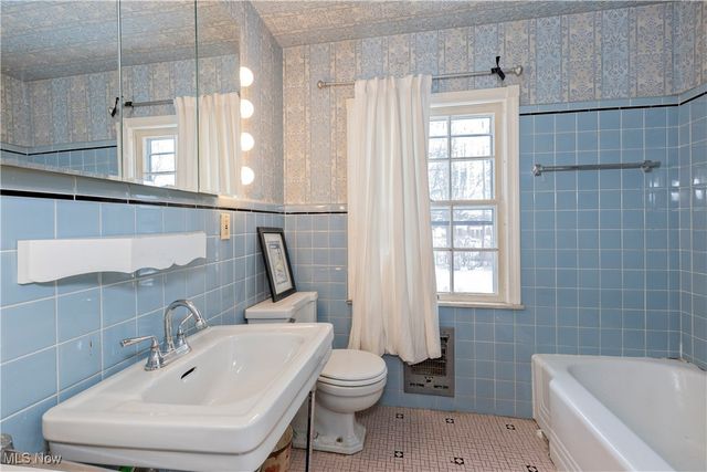 19850 Fairmount Boulevard, Shaker Heights, OH 44118