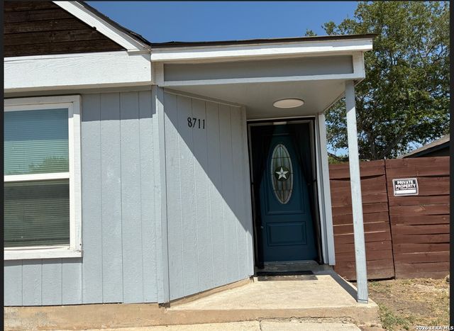 8711 PORT OF CALL DR, San Antonio, TX 78242