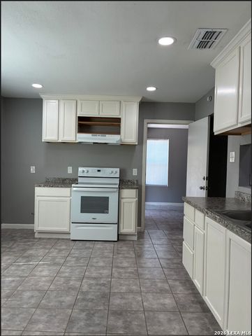 8711 PORT OF CALL DR, San Antonio, TX 78242