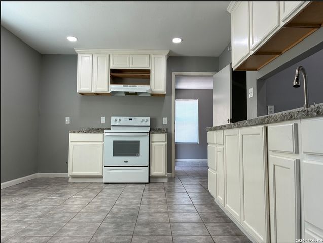 8711 PORT OF CALL DR, San Antonio, TX 78242
