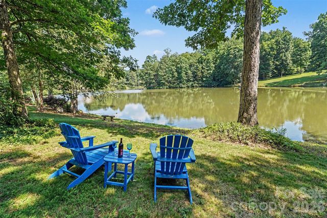 162 Twin Lakes Drive, Statesville, NC 28625