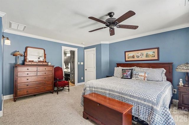 162 Twin Lakes Drive, Statesville, NC 28625