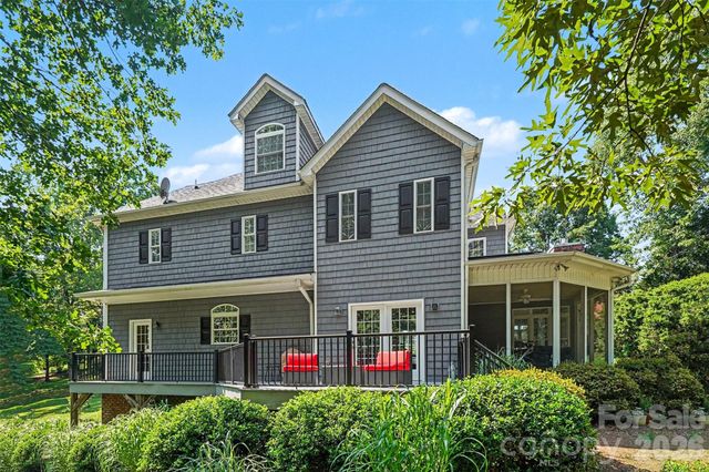 162 Twin Lakes Drive, Statesville, NC 28625