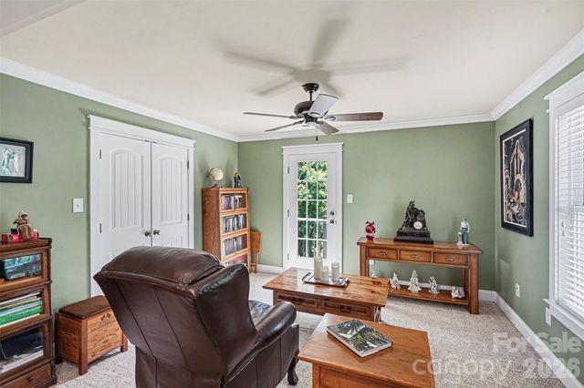 162 Twin Lakes Drive, Statesville, NC 28625