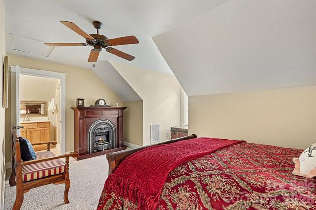 162 Twin Lakes Drive, Statesville, NC 28625