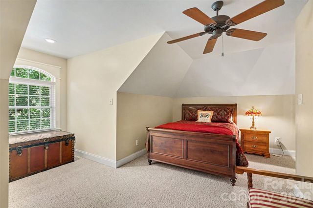 162 Twin Lakes Drive, Statesville, NC 28625