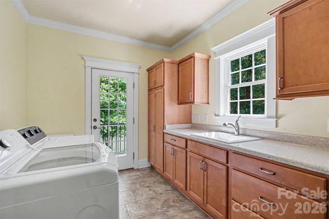 162 Twin Lakes Drive, Statesville, NC 28625