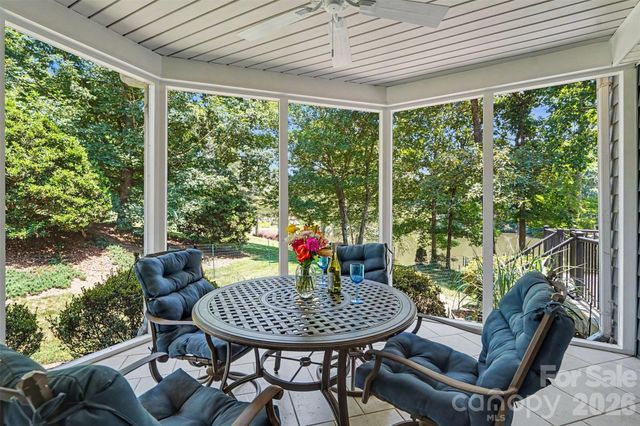 162 Twin Lakes Drive, Statesville, NC 28625