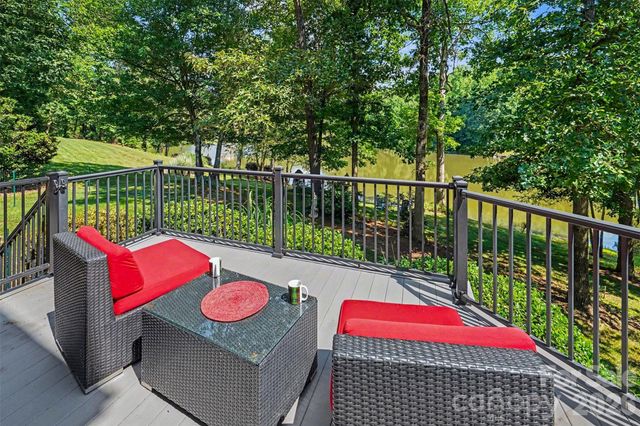 162 Twin Lakes Drive, Statesville, NC 28625