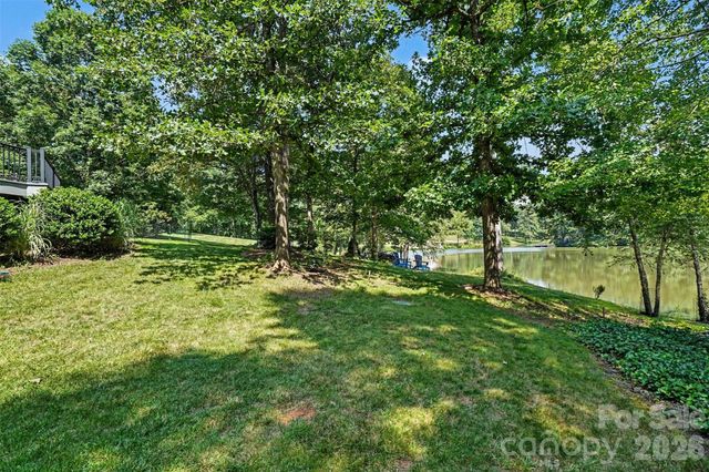 162 Twin Lakes Drive, Statesville, NC 28625