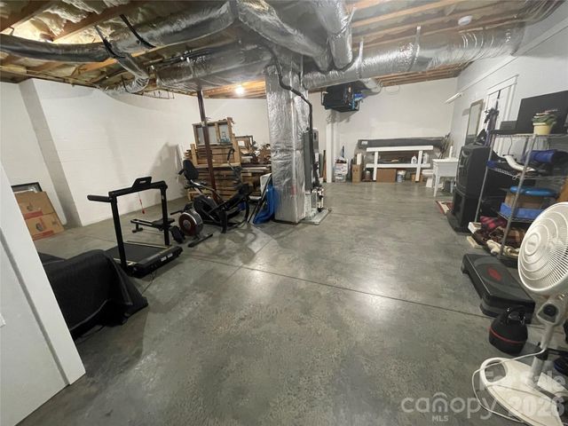 162 Twin Lakes Drive, Statesville, NC 28625