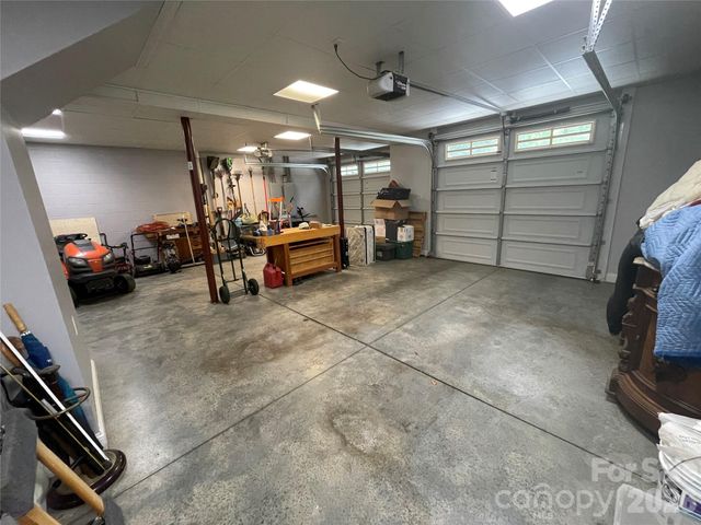 162 Twin Lakes Drive, Statesville, NC 28625