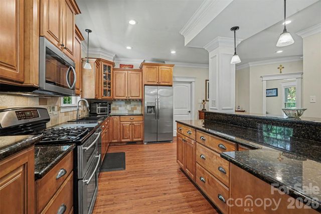 162 Twin Lakes Drive, Statesville, NC 28625
