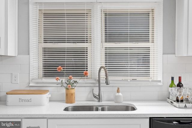 22 CORNWALL AVE, Trenton, NJ 08618