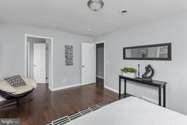 22 CORNWALL AVE, Trenton, NJ 08618