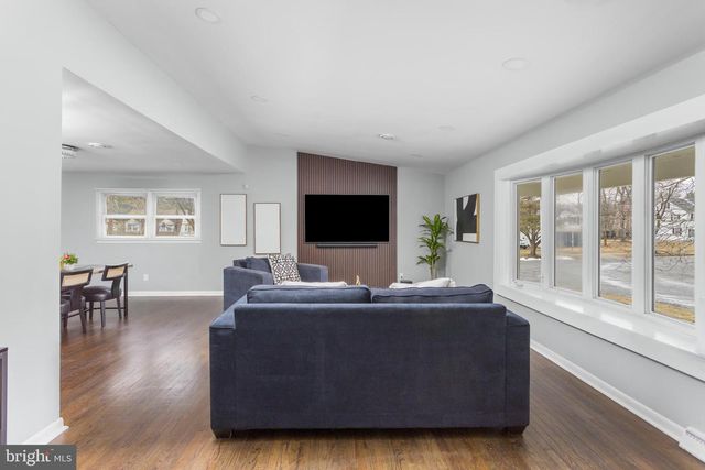 22 CORNWALL AVE, Trenton, NJ 08618