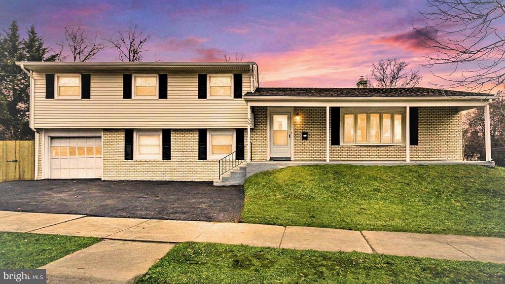 22 CORNWALL AVE, Trenton, NJ 08618