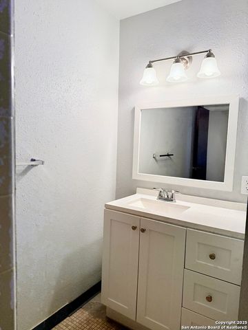 911 Vance Jackson UNIT 104J, San Antonio, TX 78201