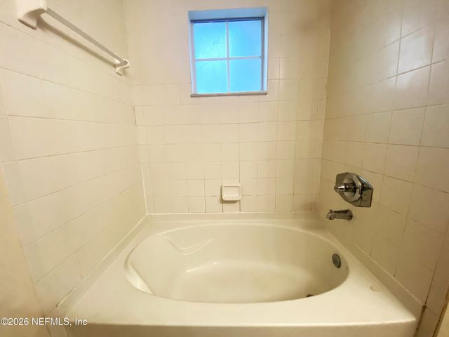 8550 ARGYLE BUSINESS Loop 906, Jacksonville, FL 32244