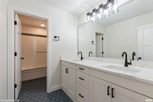 27339 SHERRY ANN Court, Donahue, IA 52746