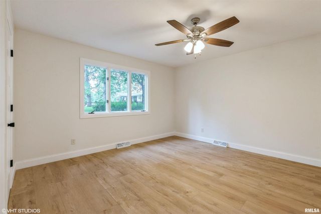 27339 SHERRY ANN Court, Donahue, IA 52746