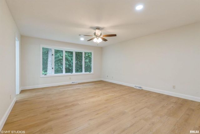 27339 SHERRY ANN Court, Donahue, IA 52746