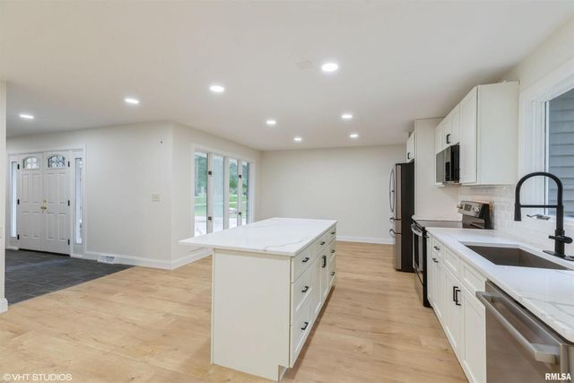 27339 SHERRY ANN Court, Donahue, IA 52746