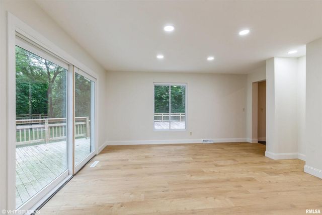 27339 SHERRY ANN Court, Donahue, IA 52746