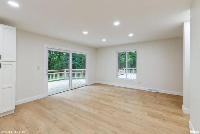 27339 SHERRY ANN Court, Donahue, IA 52746