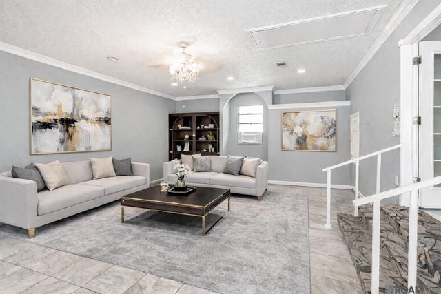 924 Valcour Dr, Baton Rouge, LA 70806