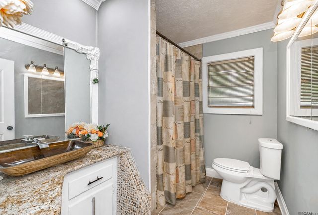 924 Valcour Dr, Baton Rouge, LA 70806