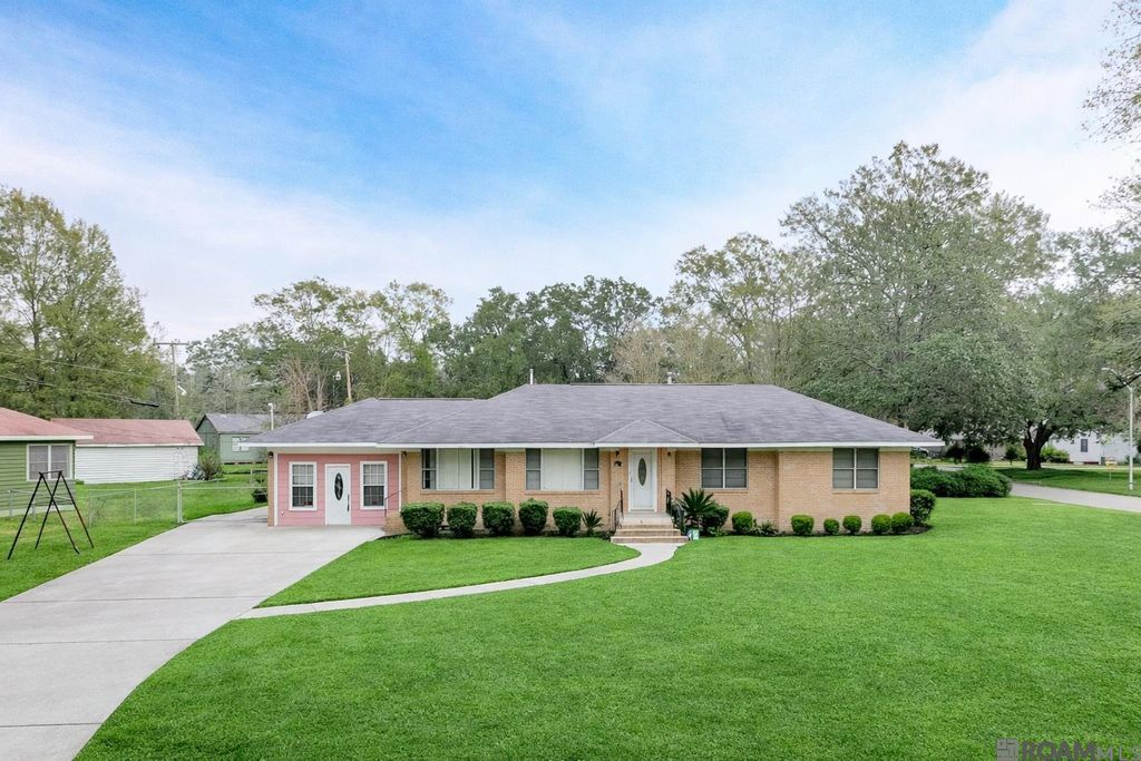 924 Valcour Dr, Baton Rouge, LA 70806