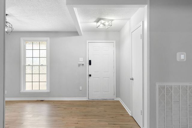 440 Cunningham Ln, Clarksville, TN 37042