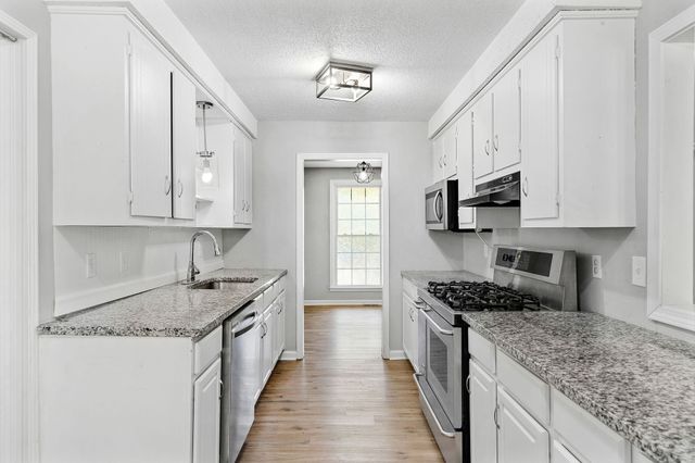 440 Cunningham Ln, Clarksville, TN 37042