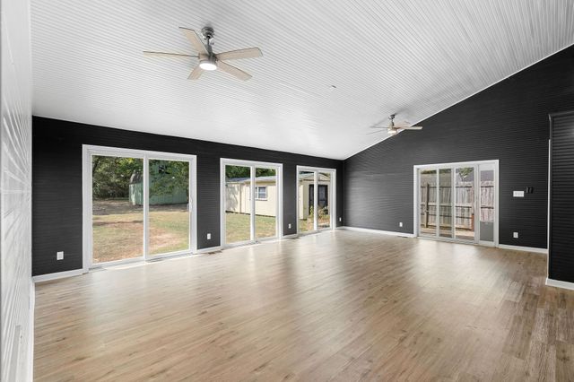 440 Cunningham Ln, Clarksville, TN 37042