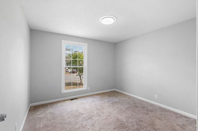 440 Cunningham Ln, Clarksville, TN 37042