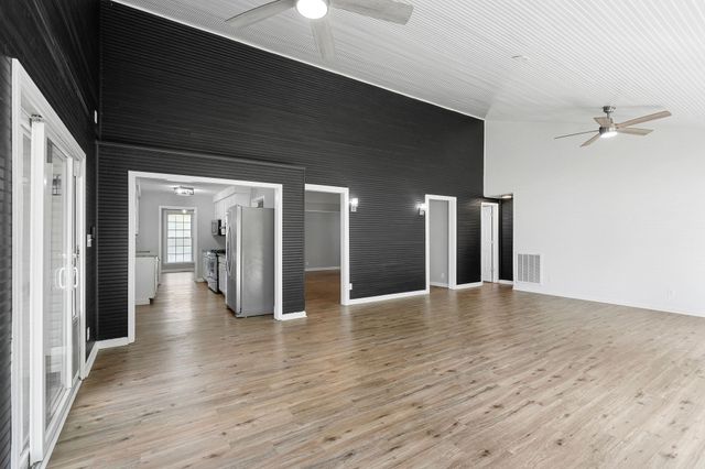 440 Cunningham Ln, Clarksville, TN 37042