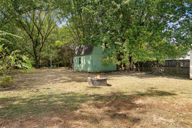 440 Cunningham Ln, Clarksville, TN 37042