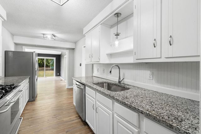 440 Cunningham Ln, Clarksville, TN 37042