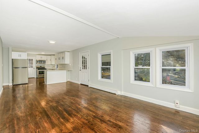 34 Glenna Little Trail, Huntington, NY 11743